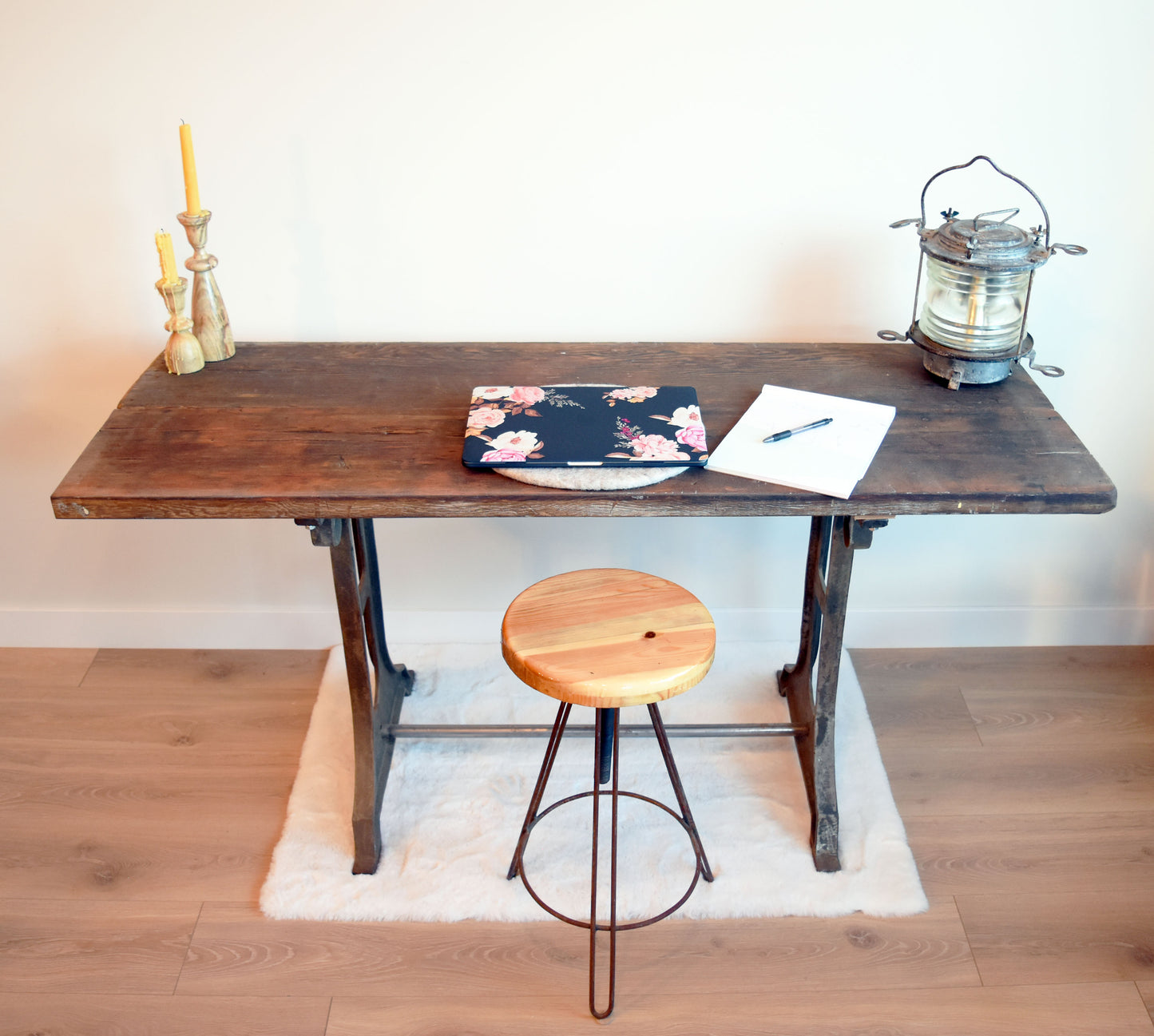 Singer Table