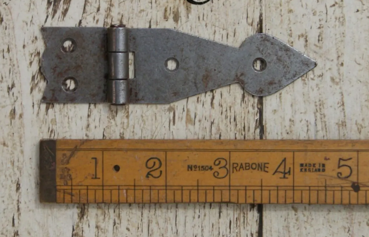 The Arrowhead Rusted Hinge 3" - Antique Iron or Rustic finish