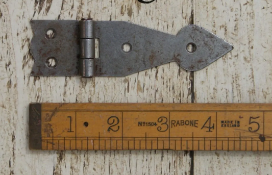 The Arrowhead Rusted Hinge 3" - Antique Iron or Rustic finish