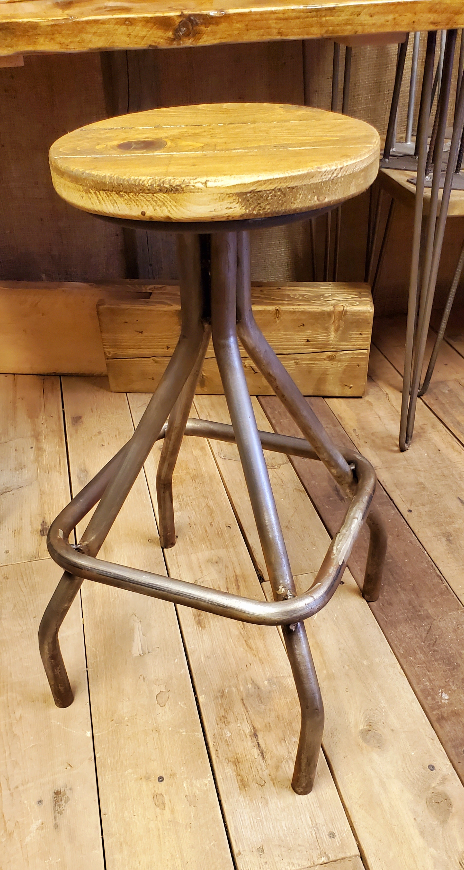 Bar stools with online square base